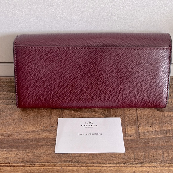 Coach Purple Leather Wallet with Textured Finish - Picture 2 of 4